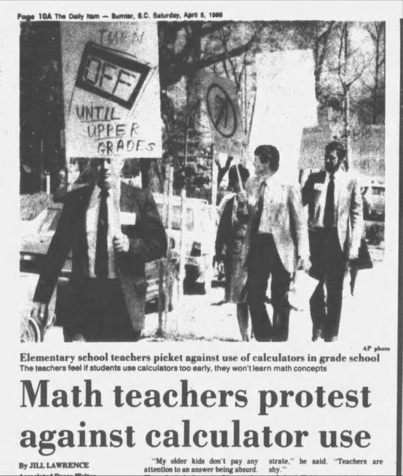 Recorte de jornal de 1986 sobre resistência ao uso de calculadoras na escola
